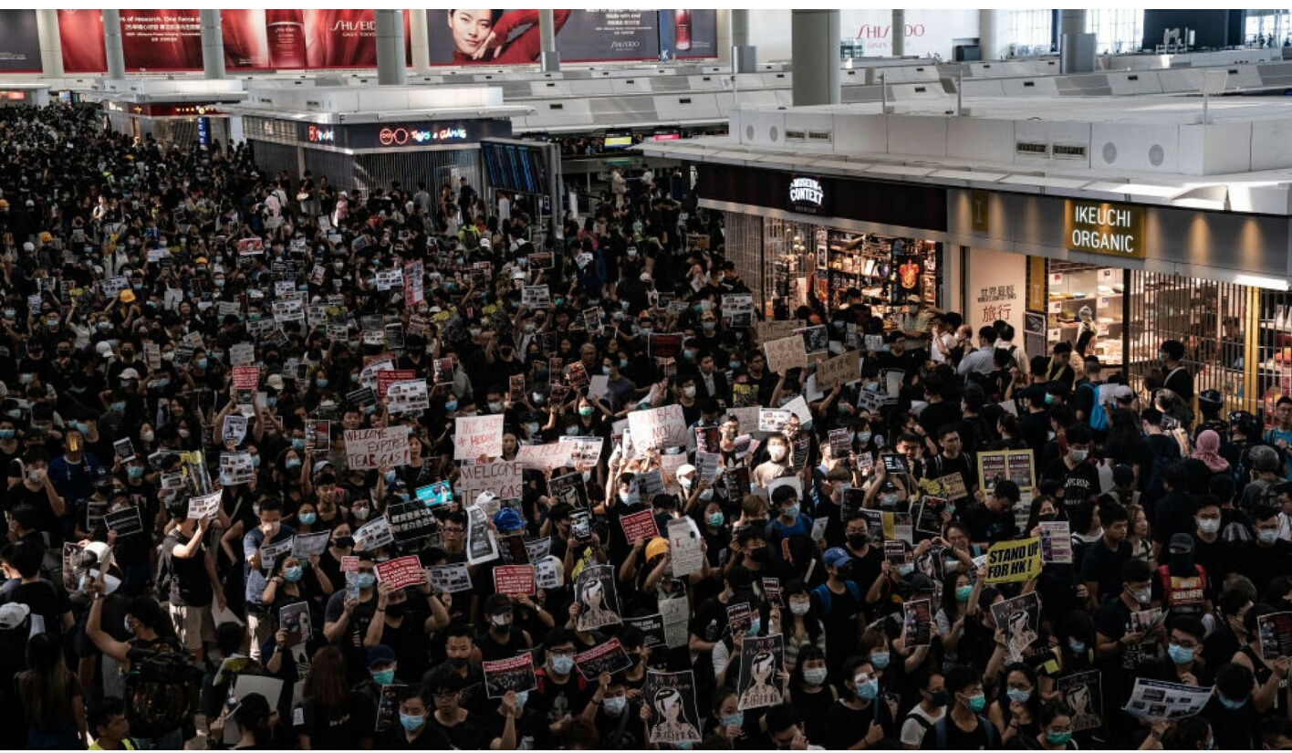 Hong Kong airport cancels all remaining flights due to thronging of protesters at the terminal