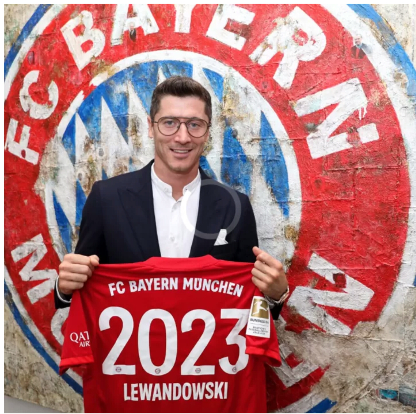Lewandowski officially extends his contract with Bayern Munich to 2023