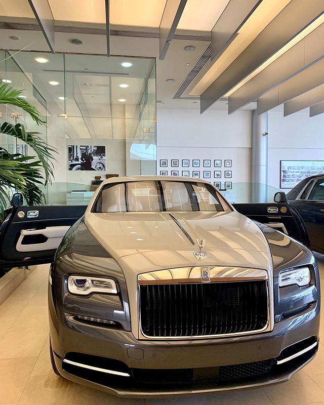 New Rolls Royce Wraith acquired by Mompha 
