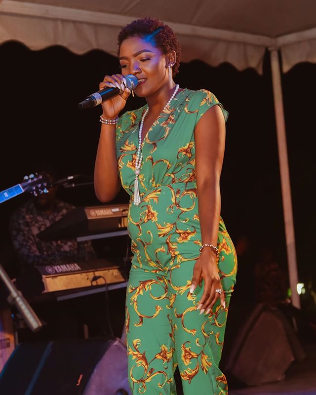 Singer Simi looking pregnant in new snapshots