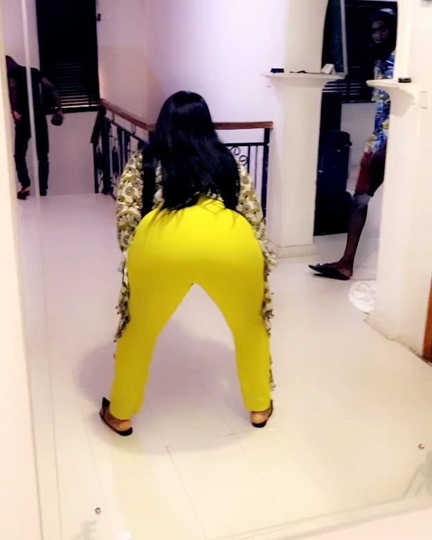 Video of Actress Nkechi Blessing twerking in a Yellow See-Through Pant goes Viral 