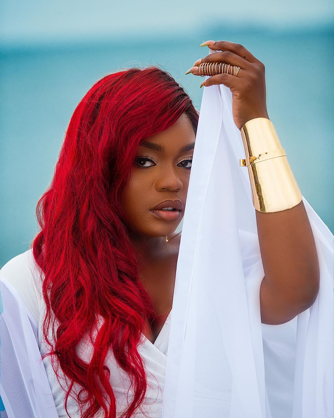 Bisola Aiyeola serving hot stew in new photos