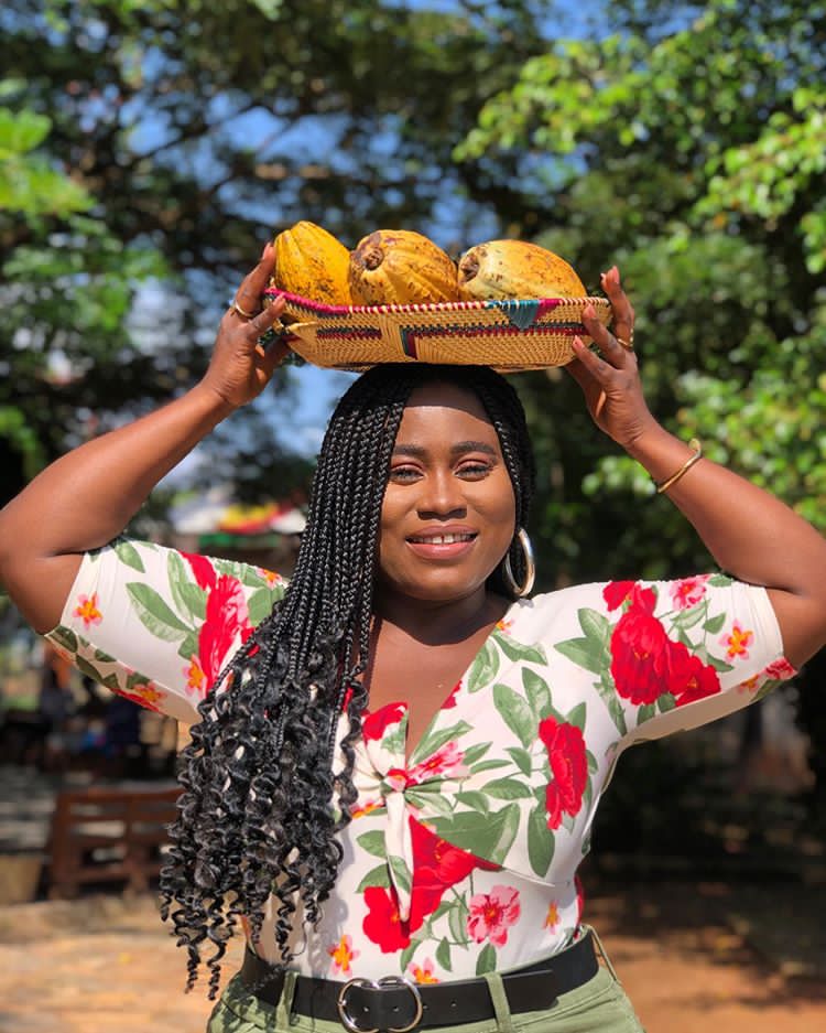 Check out the Viral Photo of Ghanaian Busty Actress Lydia Forson Selling Cocoa