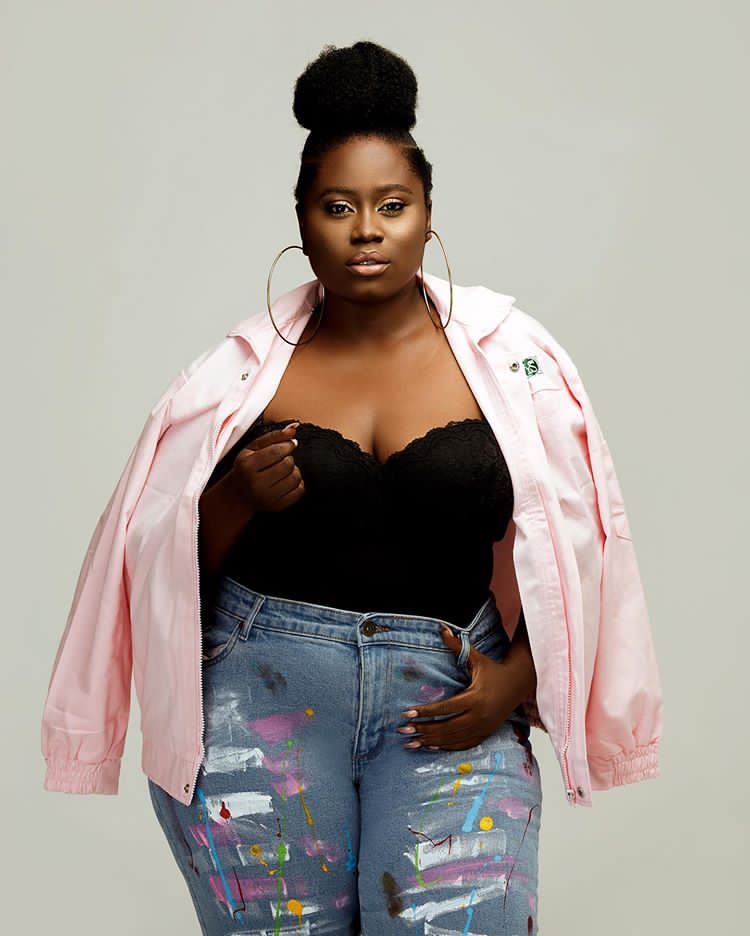 Check out the Viral Photo of Ghanaian Busty Actress Lydia Forson Selling Cocoa