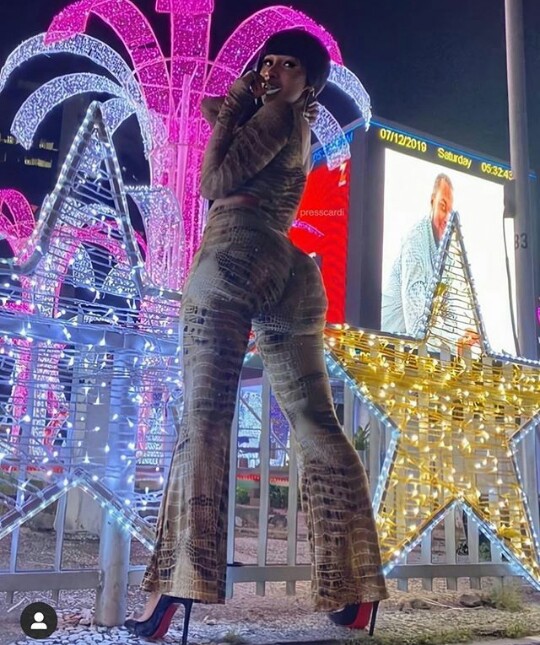 Cardi B flaunts Christmas gifts with hubby Offset 