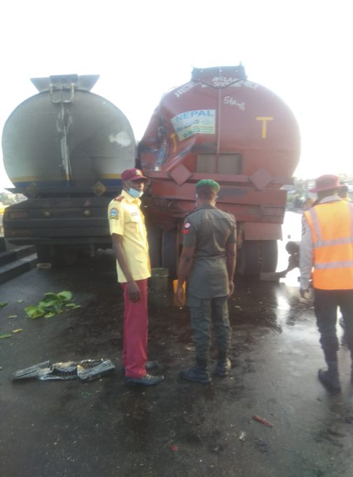 Fallen Fuel Tanker causes gridlock on Lagos-Ibadan express road (Video)